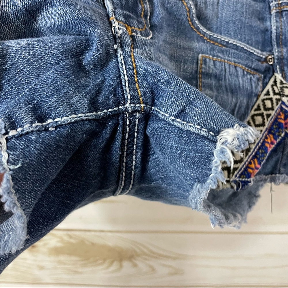 Mudd Low Rise Aztec Print Denim jean shorts - Picture 6 of 8